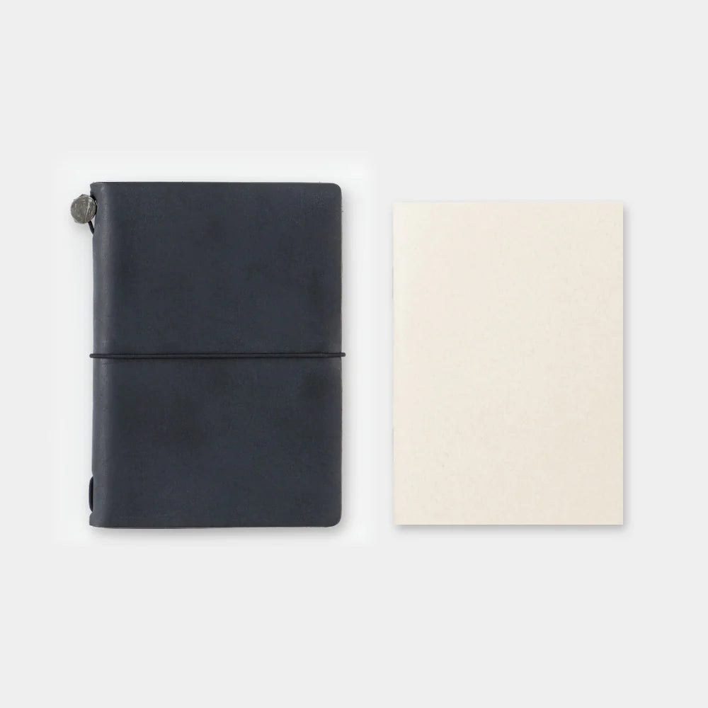 TRAVELER'S Notebook 014 Dot Grid Notebook《Passport Size》