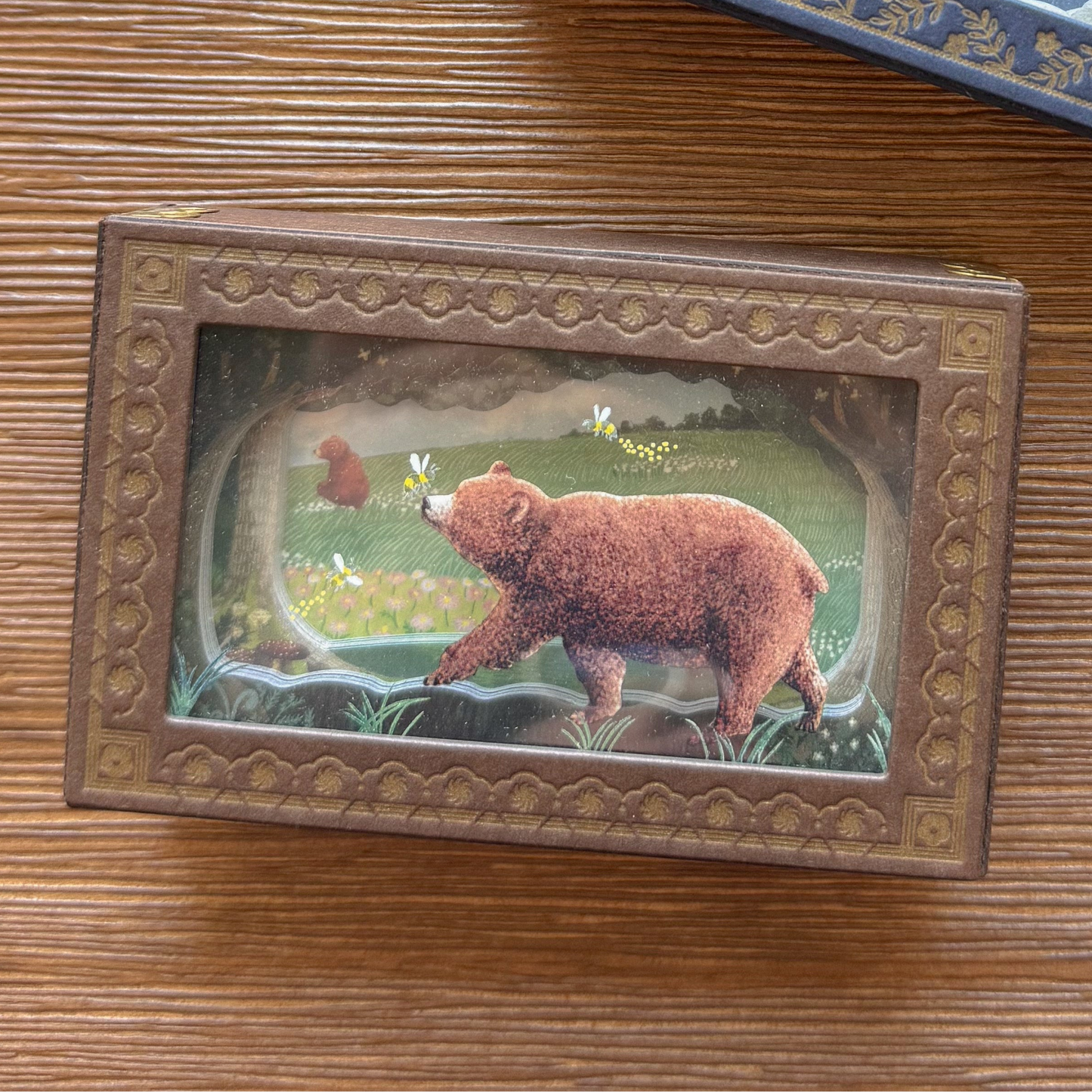 Kamihaku Limited Edition Diorama Memo Gold Box・Keibunsha & meriBUN