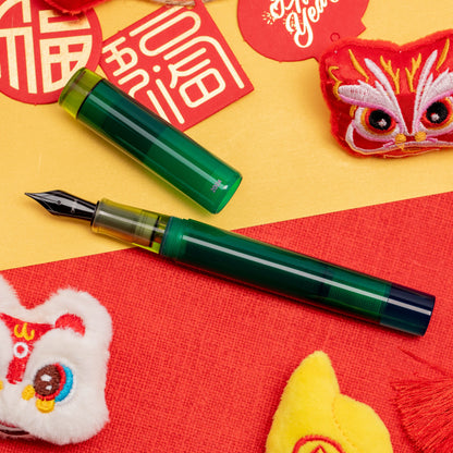 OPUS 88 Green Demonstrator with Black Nib《Broad》