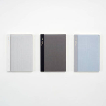 Isshoni. NoteBook Number A5 Grid : Black・Daigo