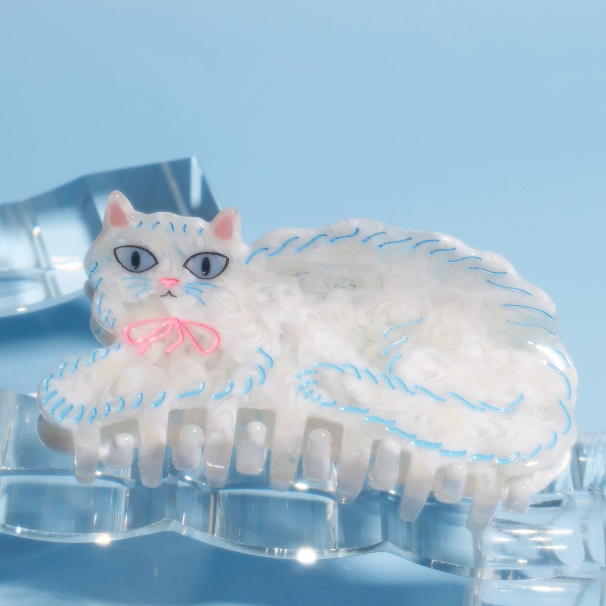 White Persian Cat《Hair Claw》 · Winona Irene
