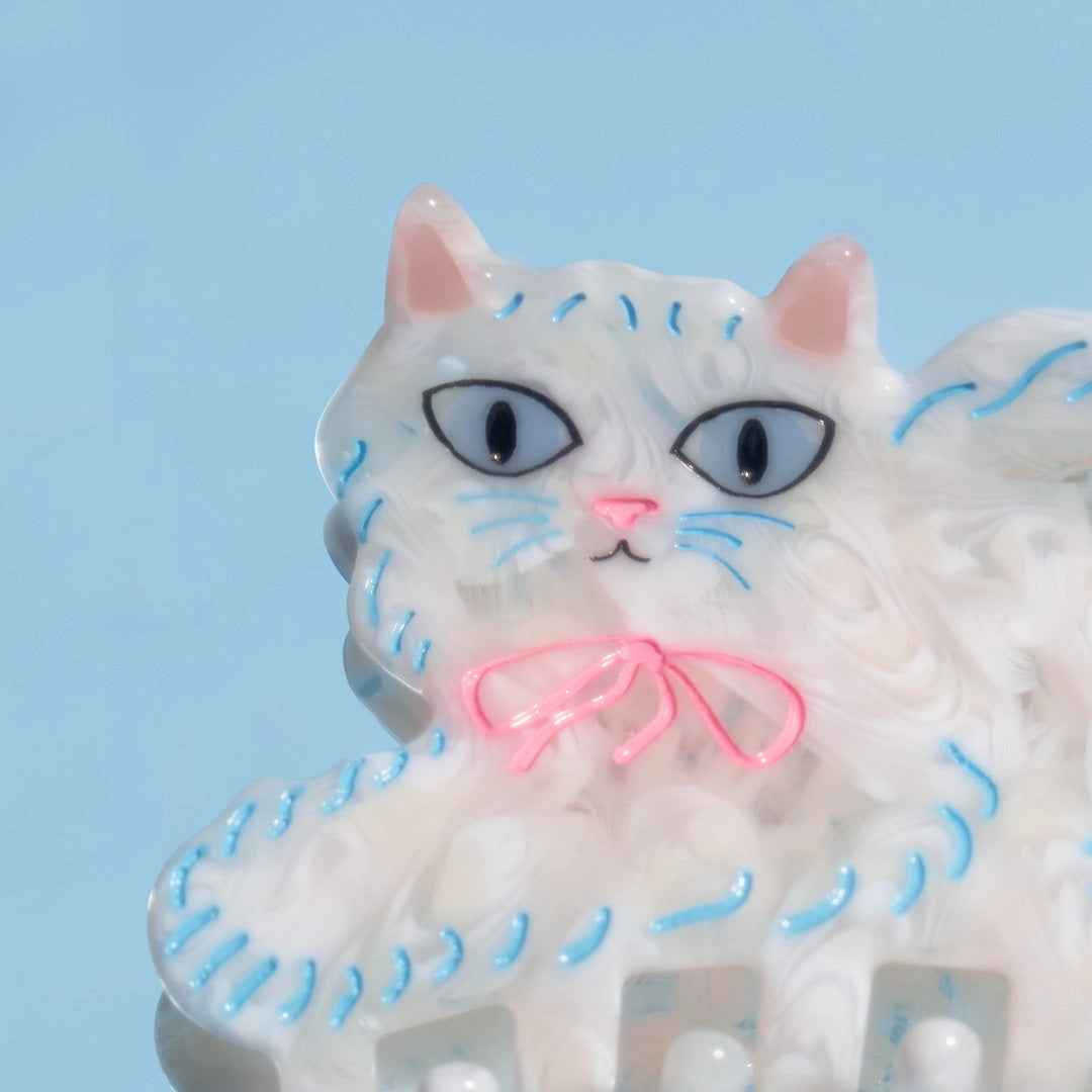 White Persian Cat《Hair Claw》 · Winona Irene