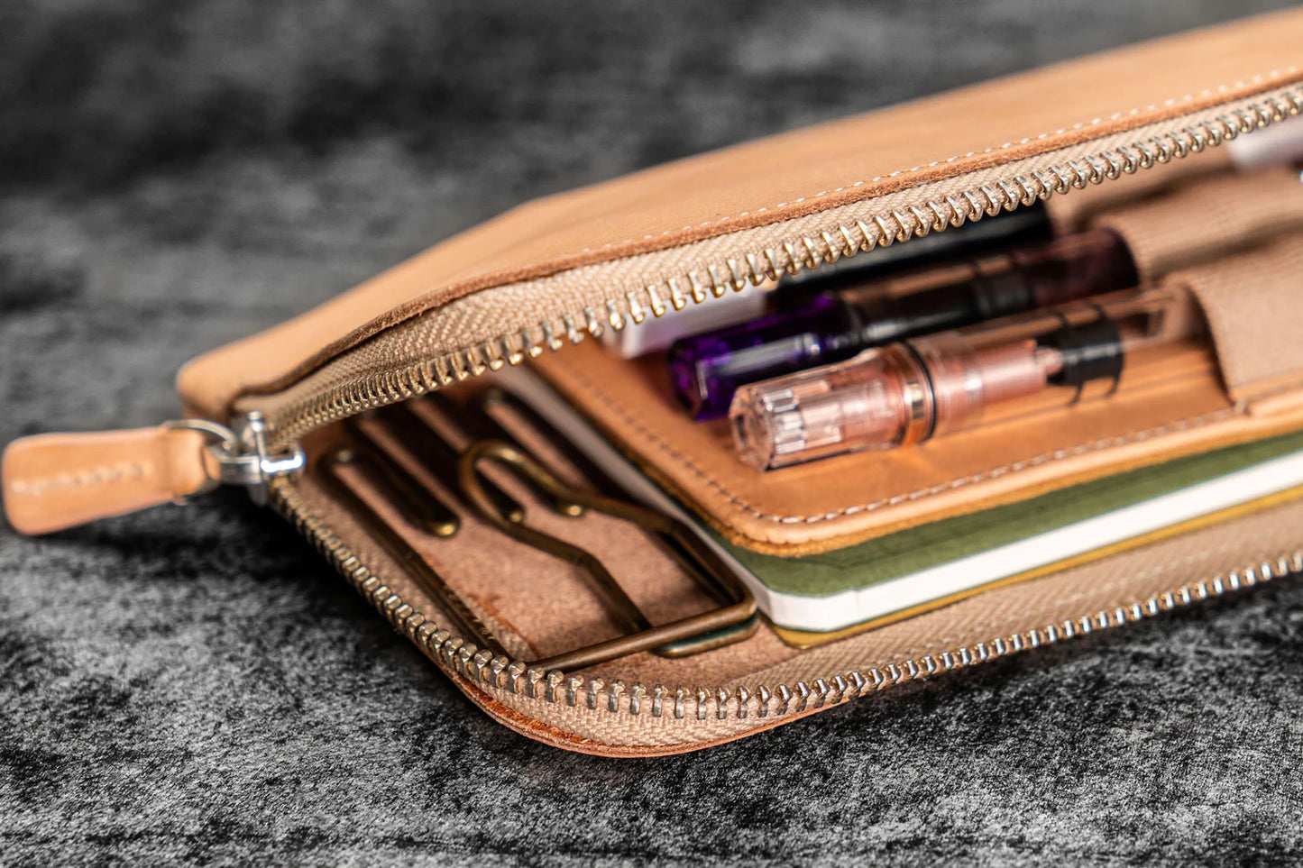 Un-dyed 4 Slots Leather Zippered Pen Pouch · Galen Leather Co.